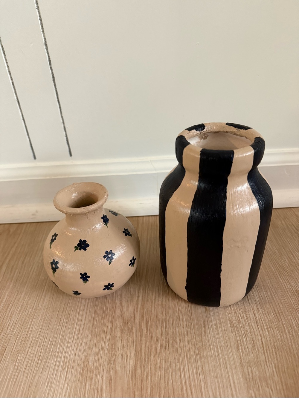 Bundle of Two Painted Vases - Picture 2 of 6